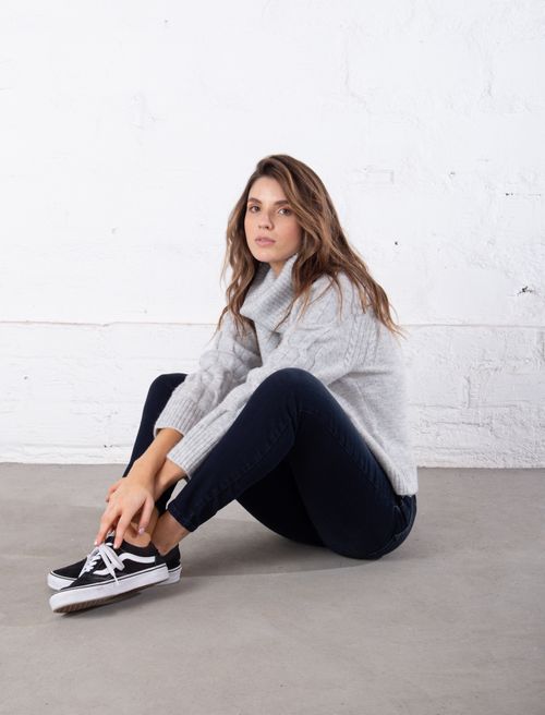 Jean Skinny con apliques en bolsillos