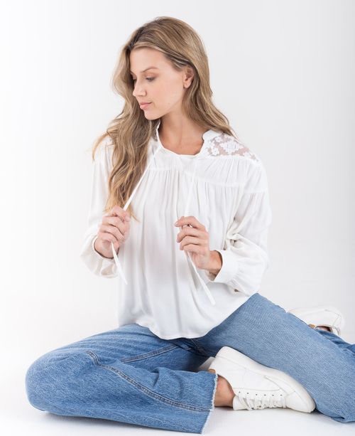 Camisa para mujer cruda manga larga con almilla en malla bordada