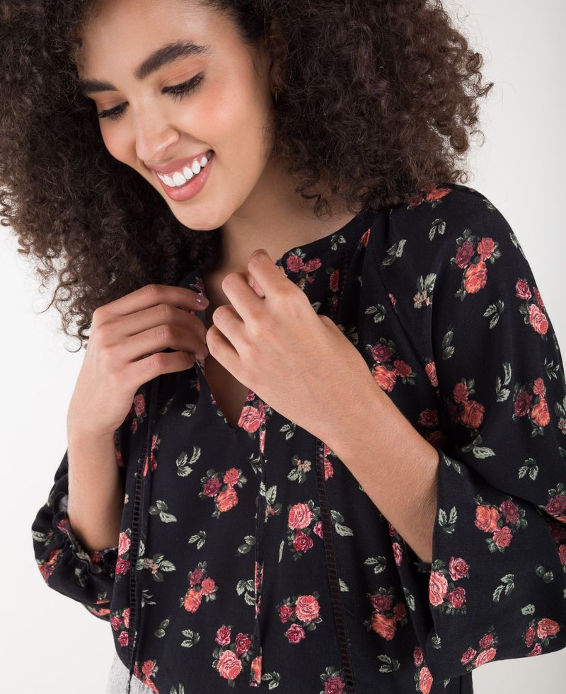 Camisa para mujer negra manga larga con estampado flores y