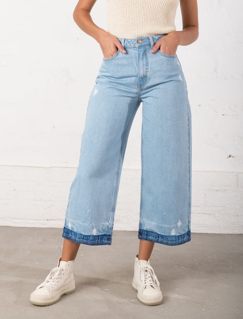 Jean Wide Leg fit con ruedo desgastado