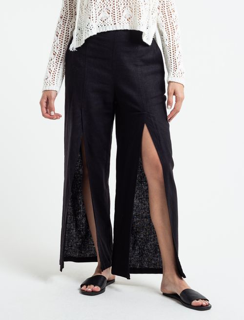 Pantalón con aberturas en frente