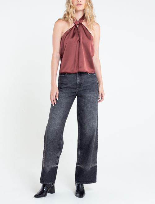 Camisa con espalda descubierta