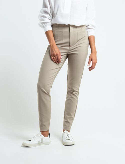 Pantalón Skinny con cortes