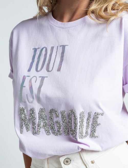 Camiseta con estampado brillante