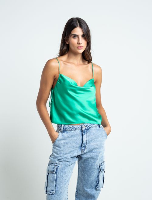 Camisa con diseño drapeado