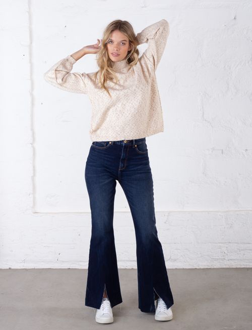 Jean fit Flare con cortes en bota