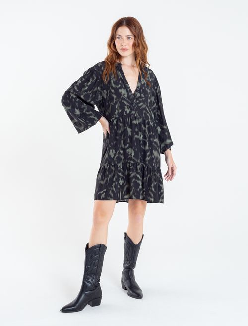 Vestido corto con bolero en ruedo