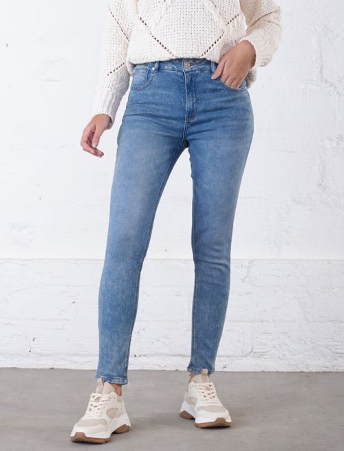 Jean Push up tono medio