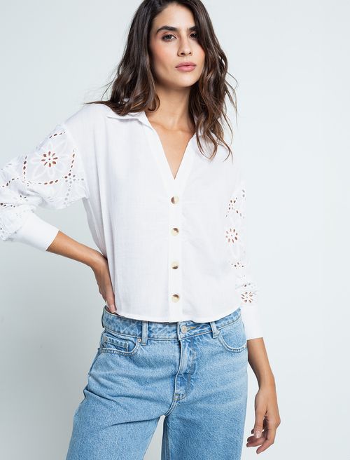 Camisa con escote en V