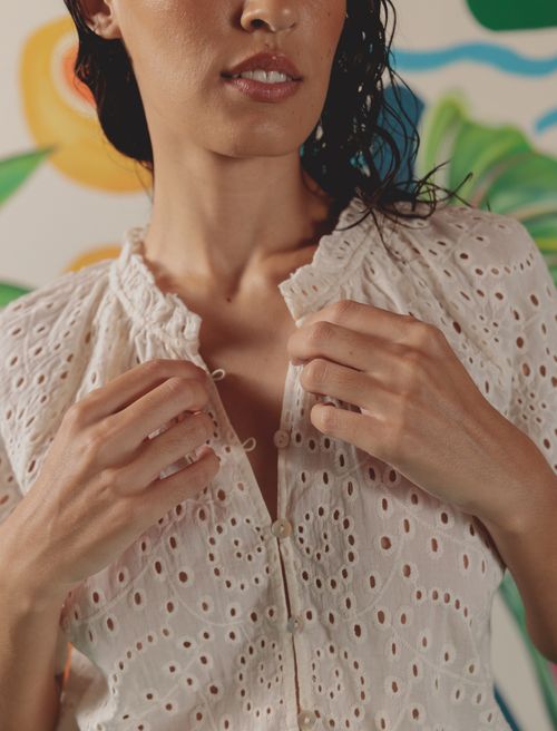 Camisa en ojalillo