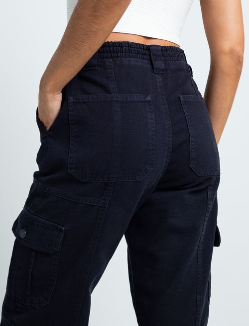 Pantalón tipo cargo