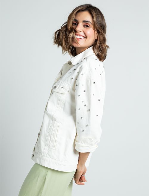 Chaqueta con apliques decorativos