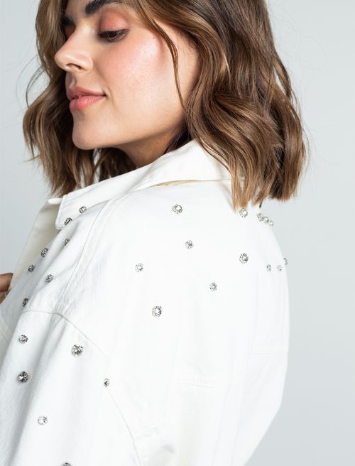 Chaqueta con apliques decorativos