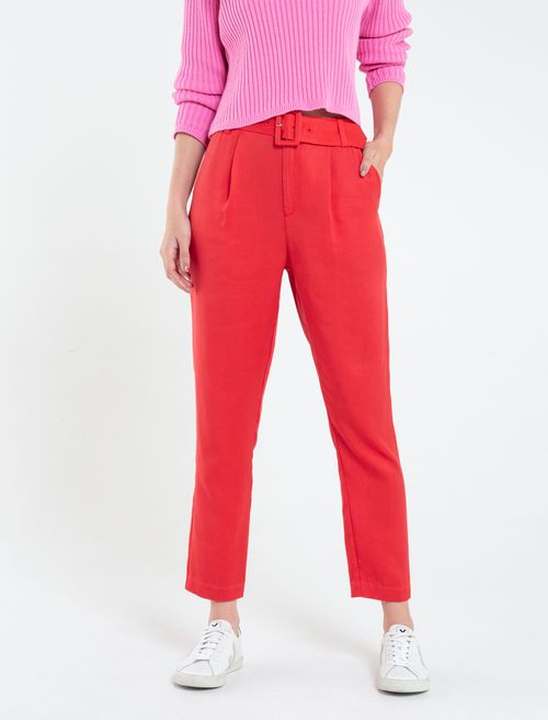 Pantalón con correa a tono
