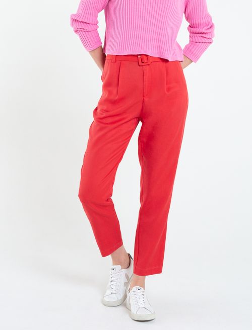 Pantalón con correa a tono
