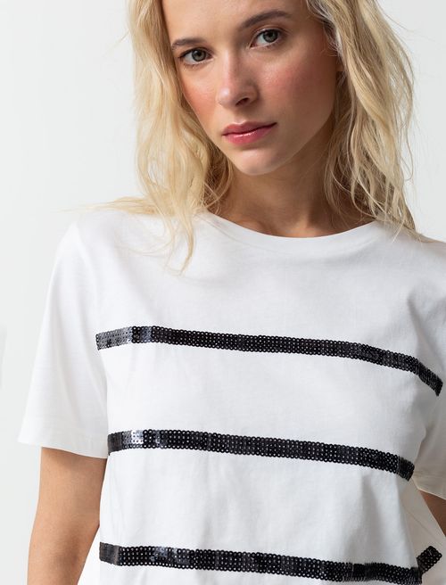 Camiseta con apliques de lentejuelas