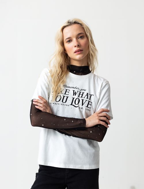 Camiseta básica con apliques