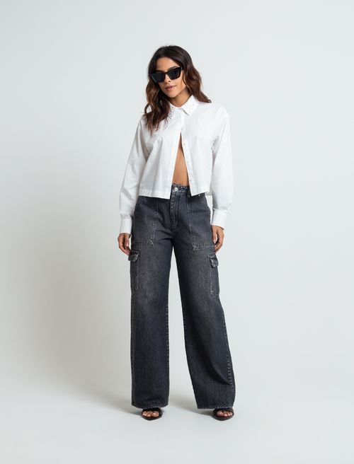 Camisa con apliques en cuello