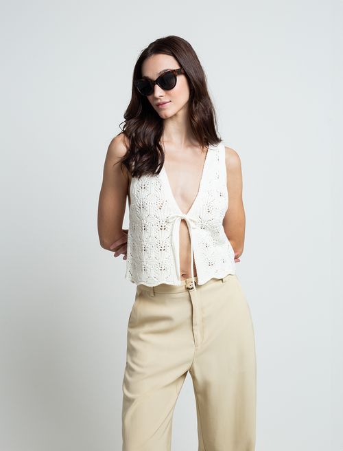 Camisa tejida con escote en frente