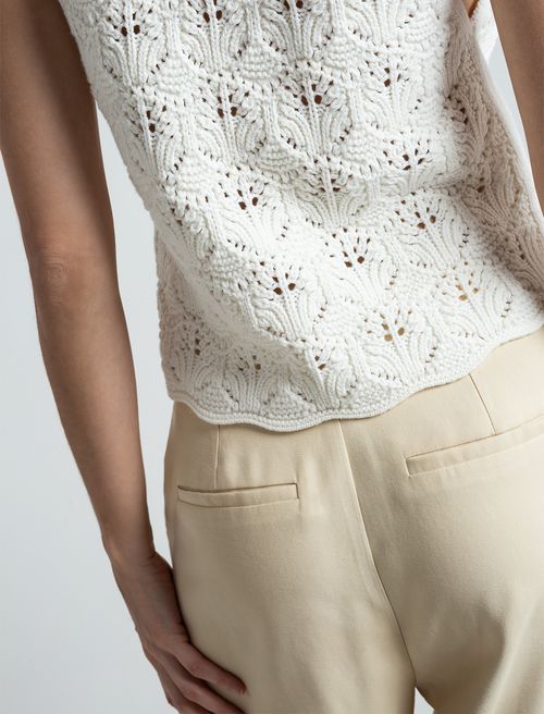 Camisa tejida con escote en frente