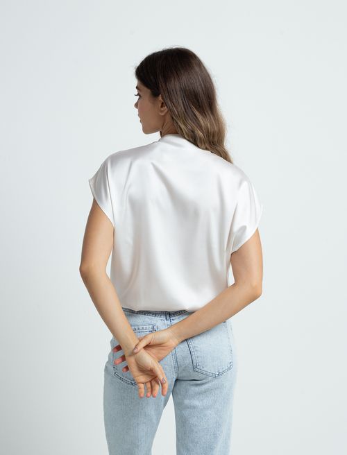 Camisa con escote en V