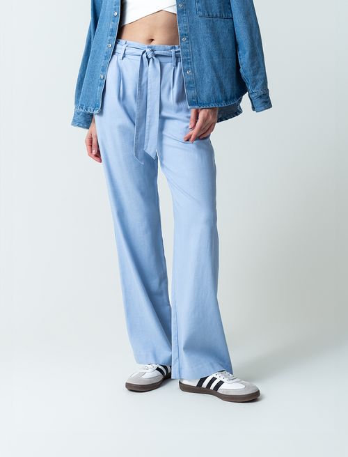 Pantalón con cinturón
