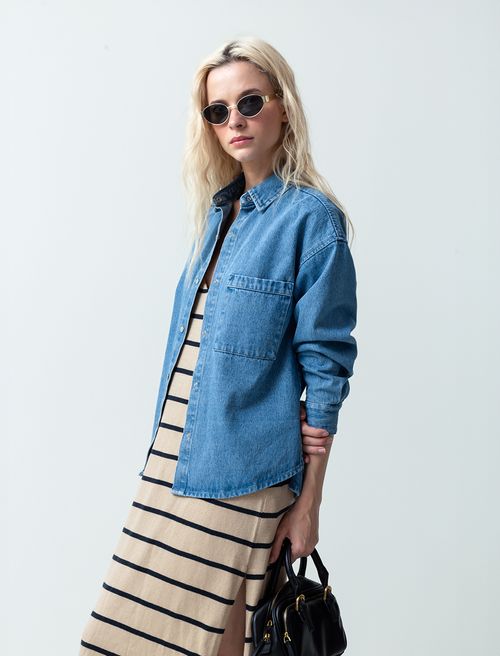 Chaqueta en denim tono medio