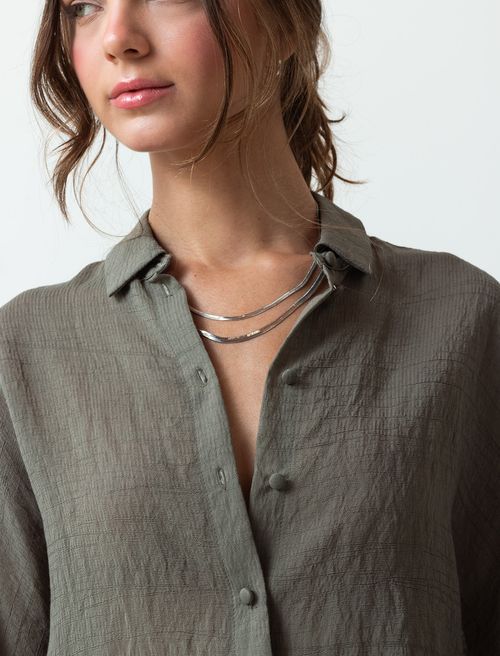 Camisa de tela fluida