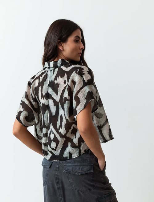 Camisa de tela fluida