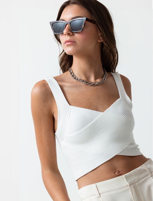 Camiseta tejida tipo crop
