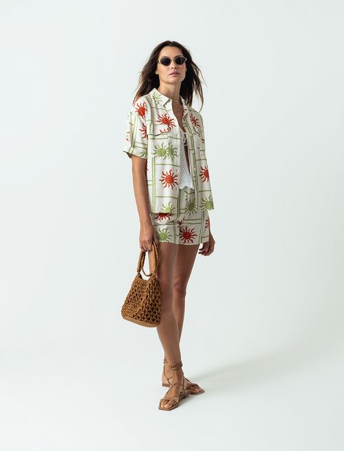 Short estampado amplio