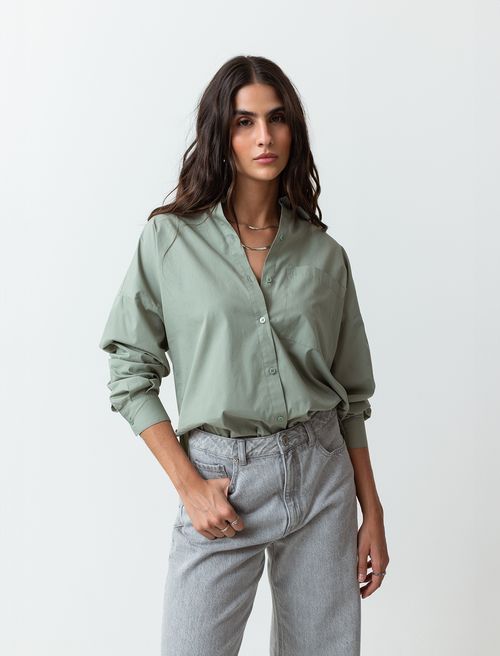 Camisa clásica de diseño abierto