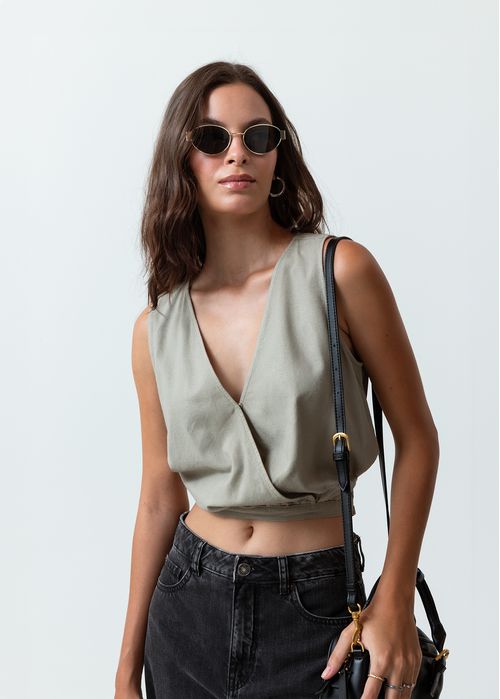 Camisa de escote en V