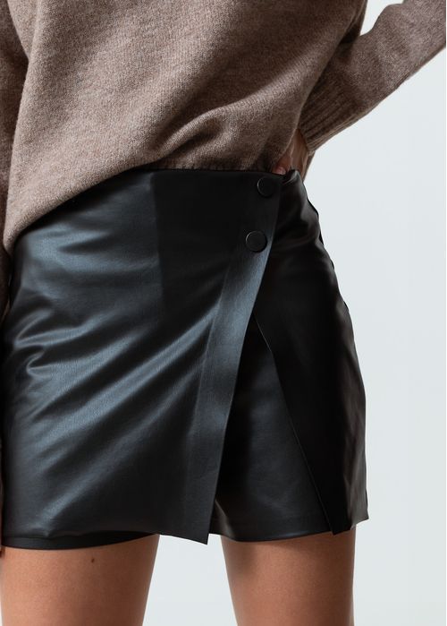 Falda en tela efecto cuero