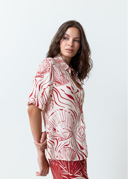 Camisa con estampados de mar