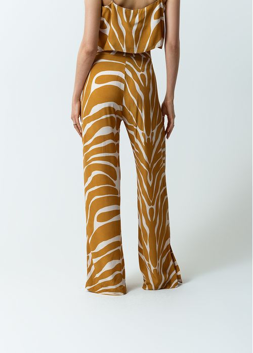 Pantalón estampado tipo animal print