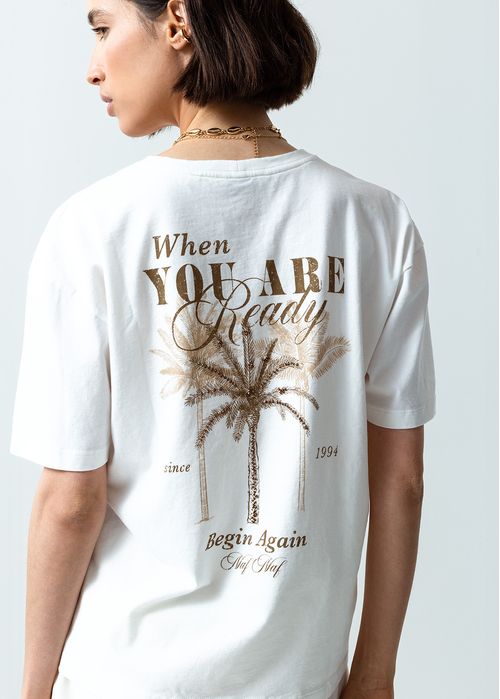 Camiseta básica estampada en posterior