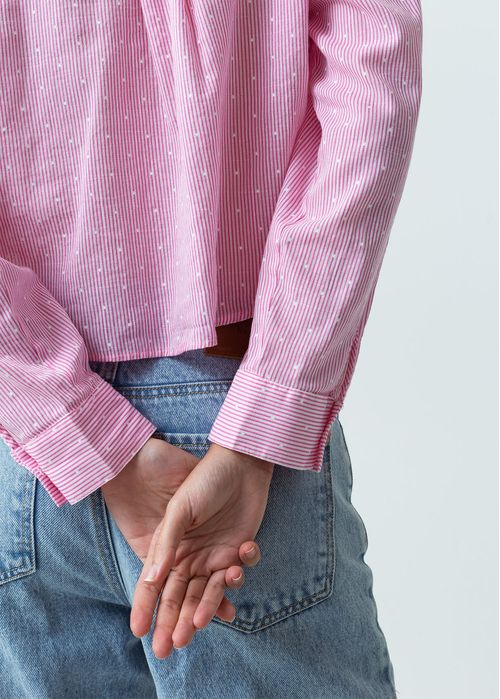 Camisa crop de diseño a rayas