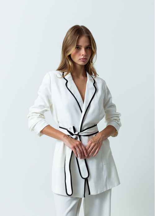 Chaqueta larga tipo blazer