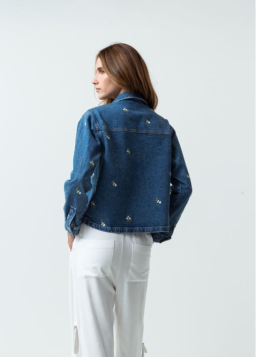 Chaqueta con flores bordadas