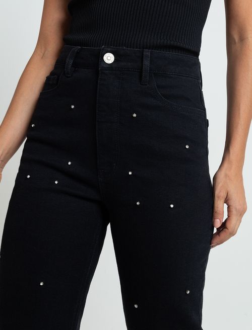 Pantalón con apliques brillantes