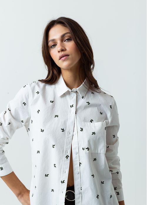 Camisa manga larga con hojas estampadas