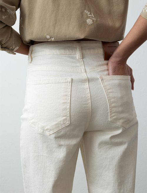 Pantalón con largo tobillero