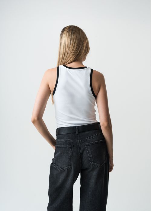 Camiseta manga sisa de silueta ajustada