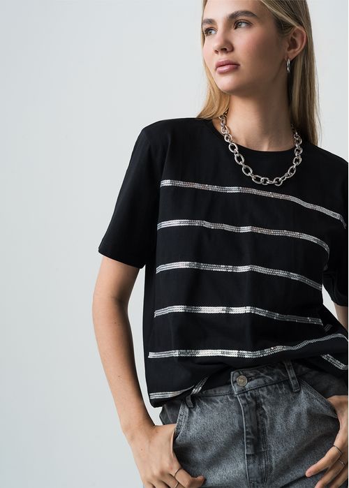 Camiseta manga corta con lentejuelas en frente