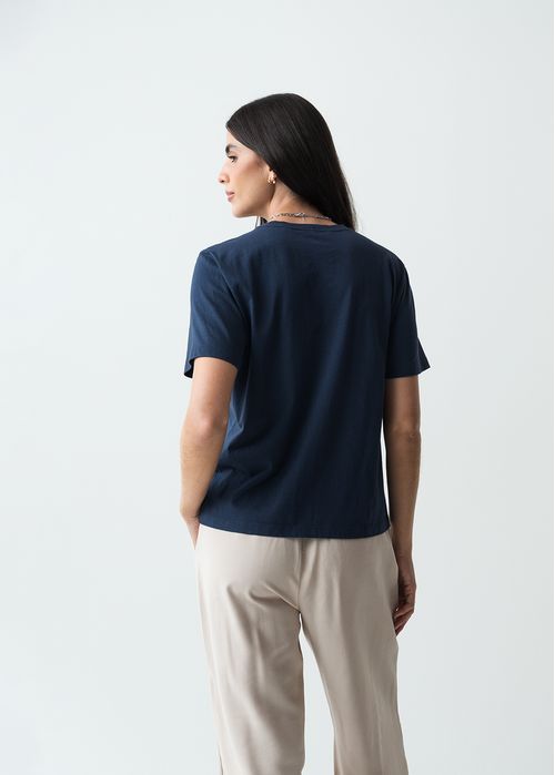 Camiseta manga corta con detalles bordados en frente