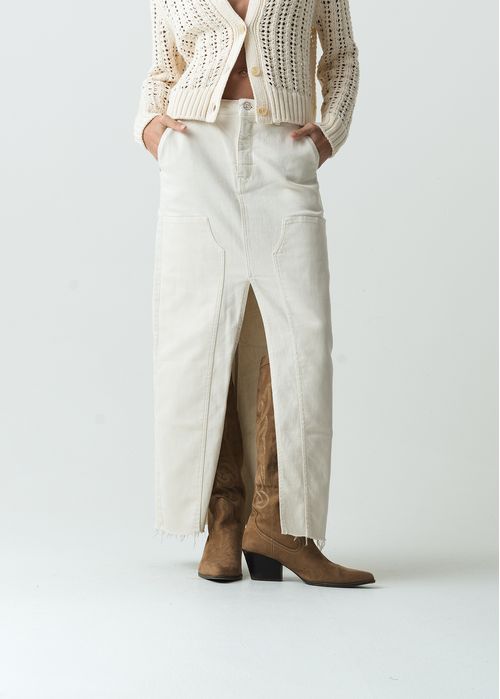 Falda larga con abertura frontal