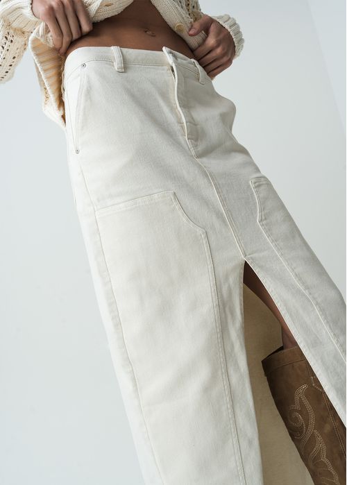 Falda larga con abertura frontal