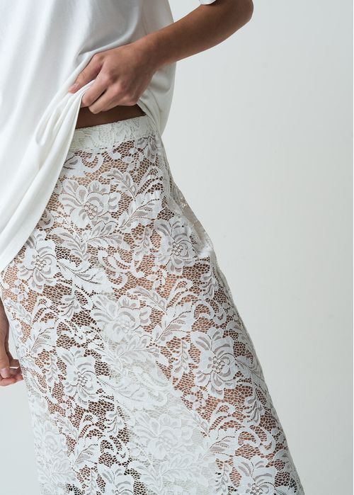 Falda larga con transparencia