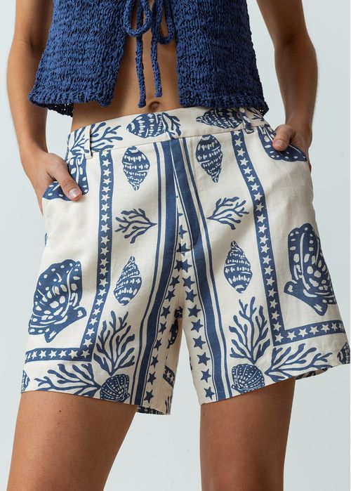 Short tipo lino con estampados marinos